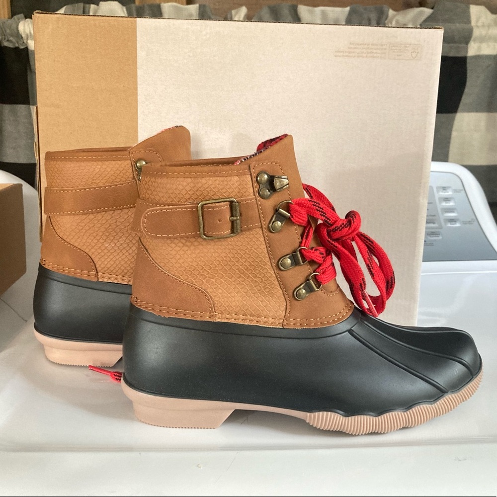 Duck boots